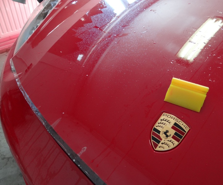 Folia ochronna na Porsche na Krucza 18 w Osielsku obok Bydgoszczy.